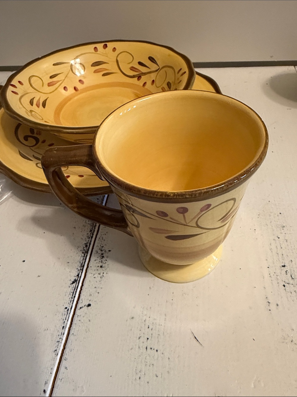 Home Trends Discontinued Italian Villa patter mug. Small chip. As Is!